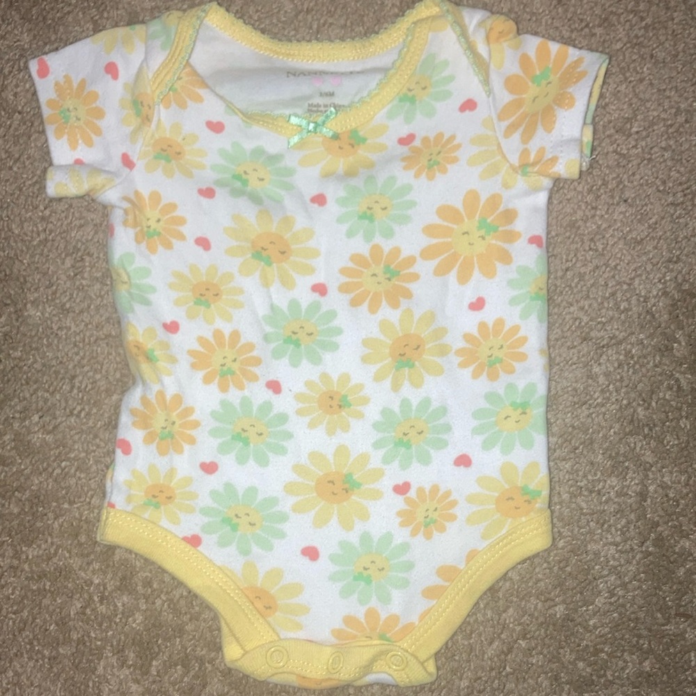 Flower onesie my daughter never wore it